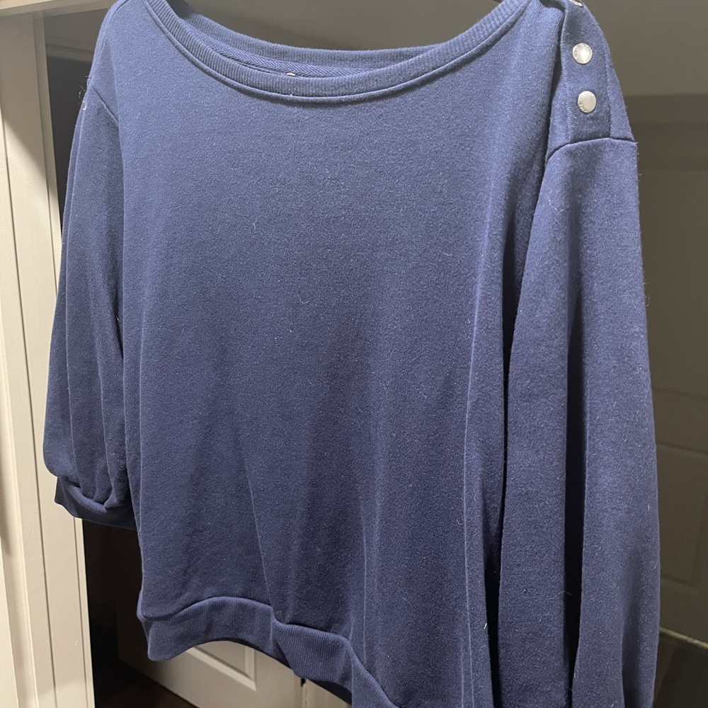 Vince Camuto XL Navy Puff sleeve top. A wear with anything essential. Never worn